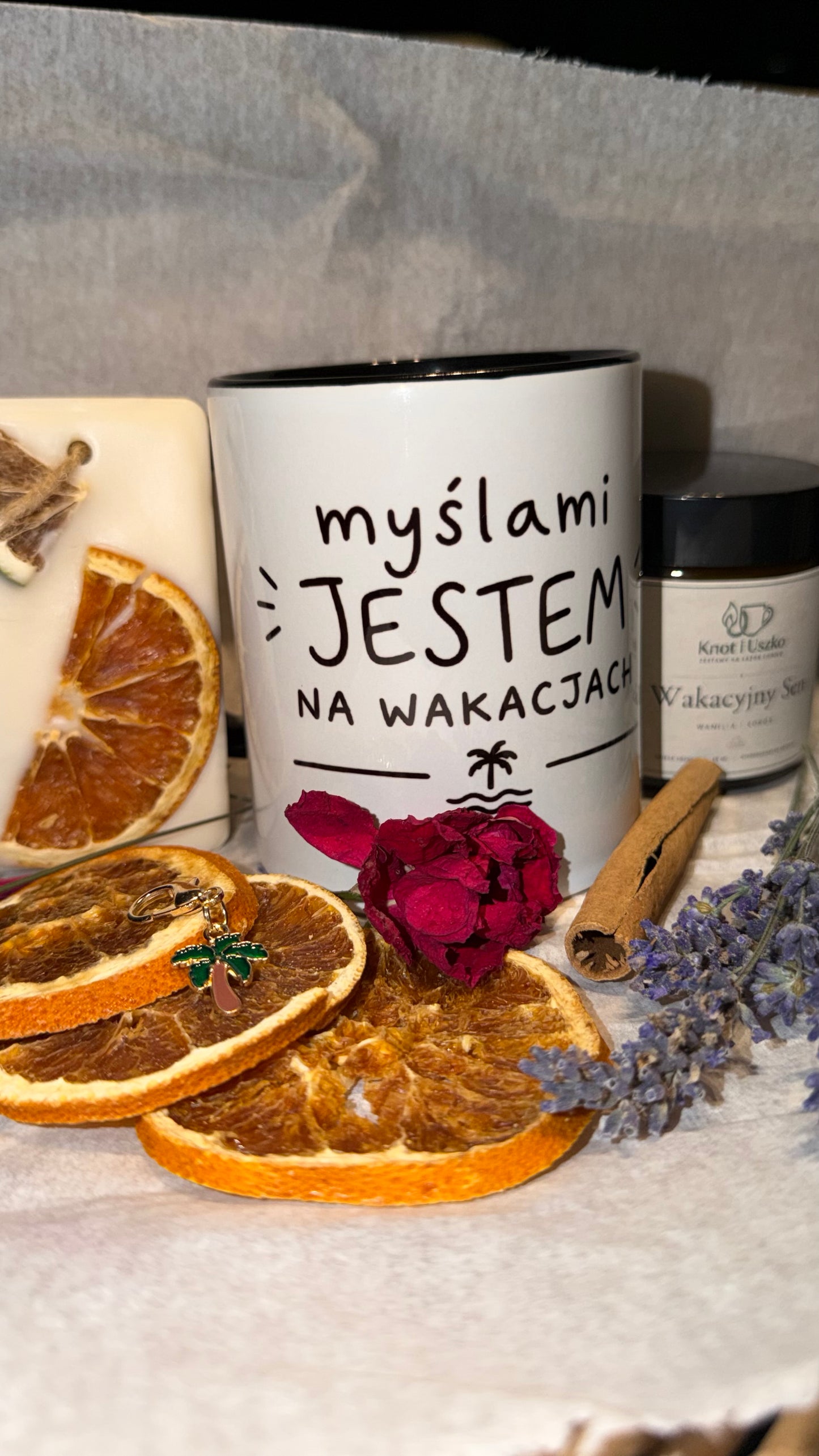 Zestaw „Lato w pudełku” | świeca sojowa, kubek i tabliczka zapachowa